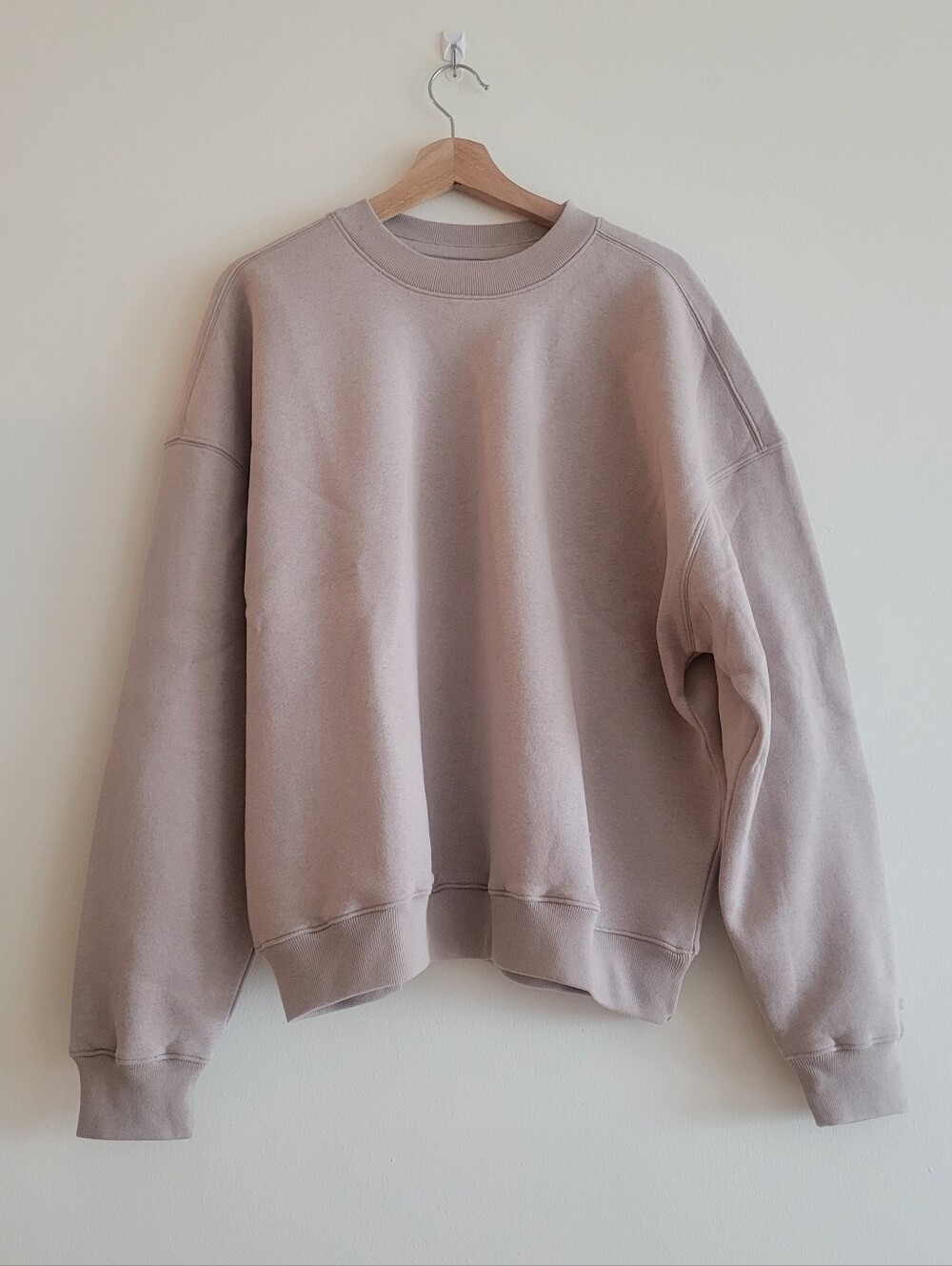 NWT Hollister Men's Light Brown Boxy Sweatshirt Size L